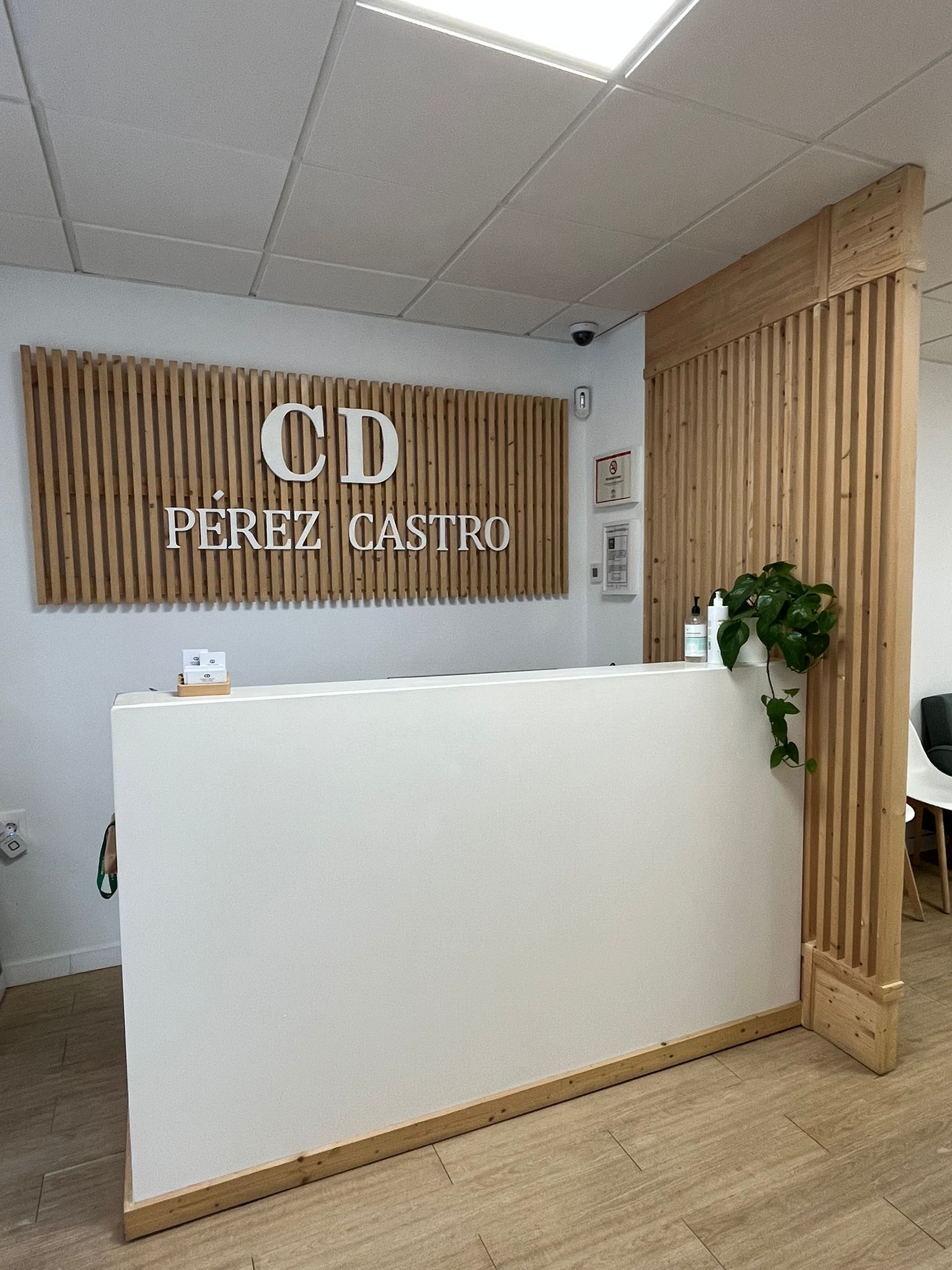 Recepción de la clínica dental en Huelva